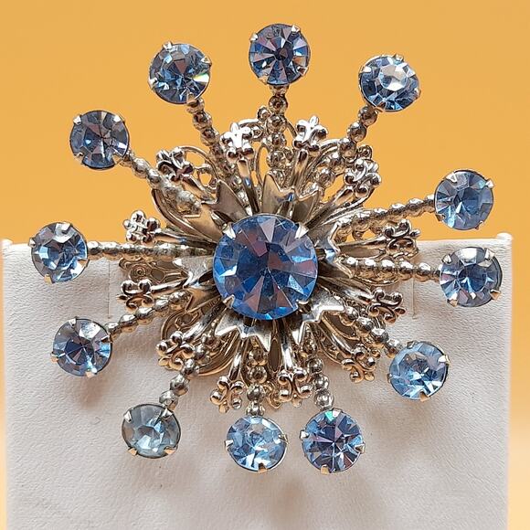 Vintage Light Blue Snowflake Brooch, Silver Tone Filigree, 1950s Pin - Picture 6 of 10